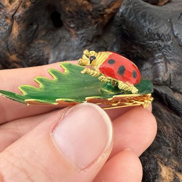 Vintage Hattie Carnegie Lady Bug Green Leaf Brooch Pin Enamel Insect Whimsical - Picture 5 of 8
